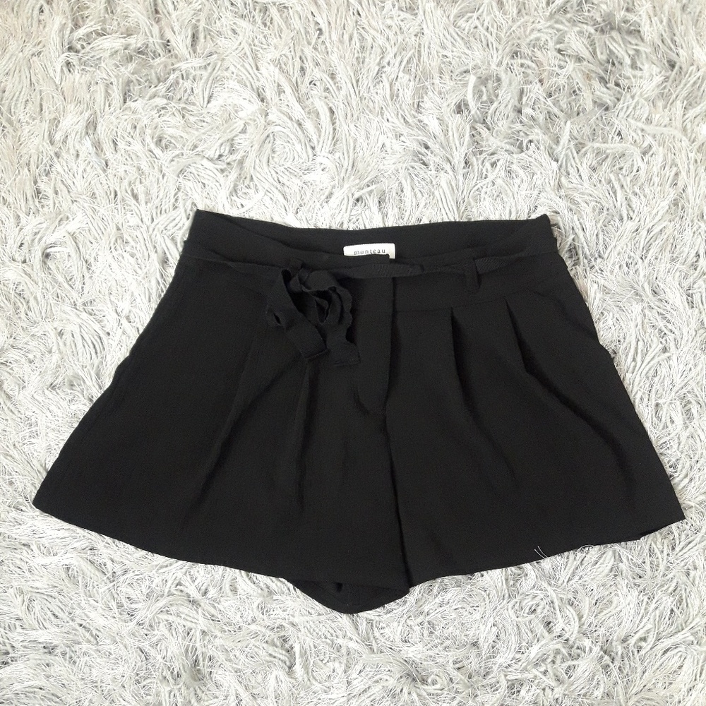 Monteau Black Pleated High Waisted Shorts w/ Belt